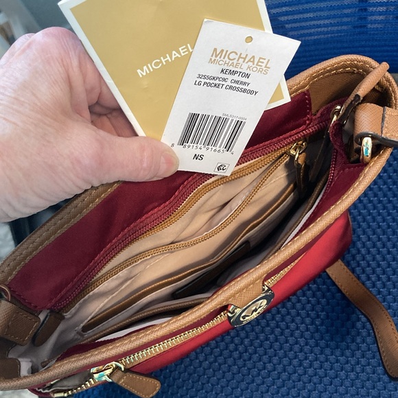 NWT -Michael Kors Large Picket Kempton Crossbody. Vibrant Christmas RED! - Picture 3 of 3